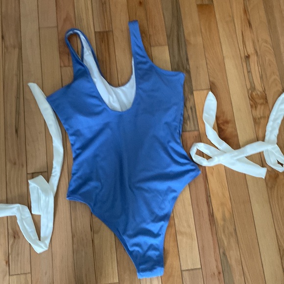 SHEIN Woman Bathing Suit - Picture 7 of 9